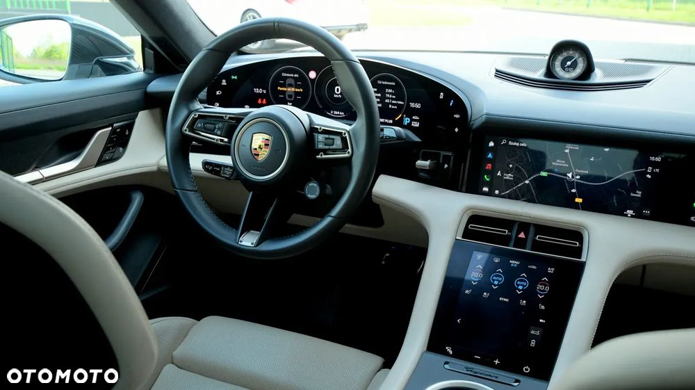 Porsche Taycan Turbo - 22