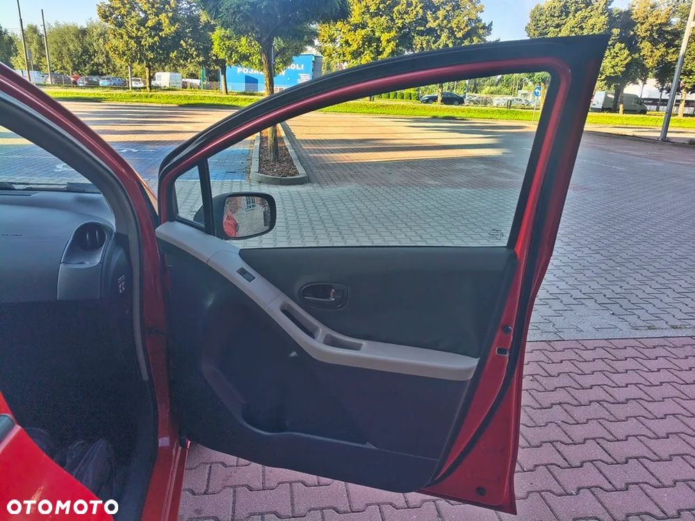 Toyota Yaris 1.0 VVT-i Team - 16