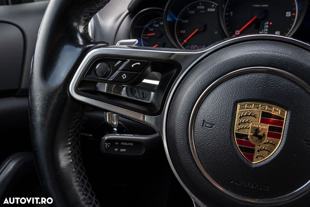 Porsche Cayenne - 12