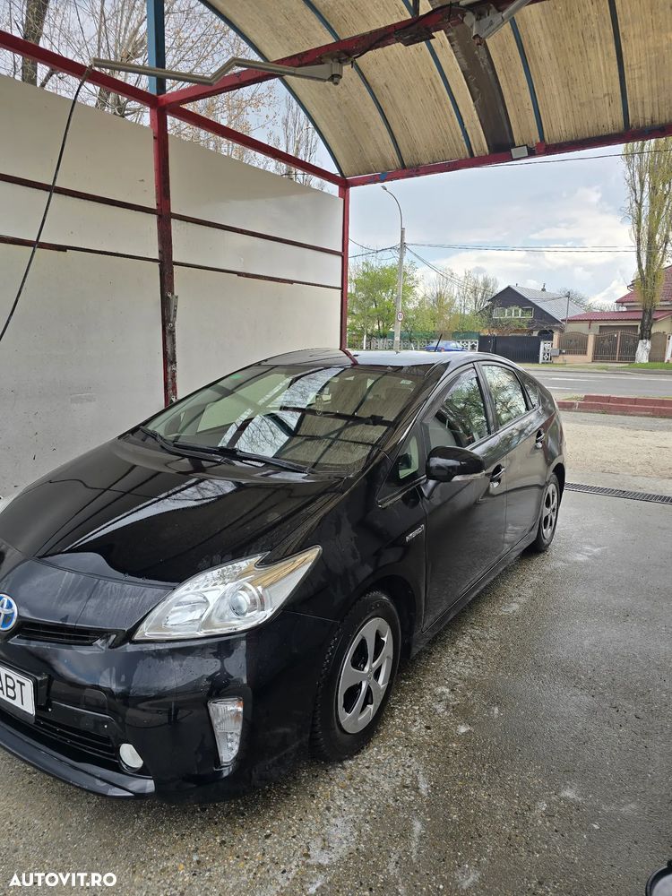 Toyota Prius (Hybrid) - 3