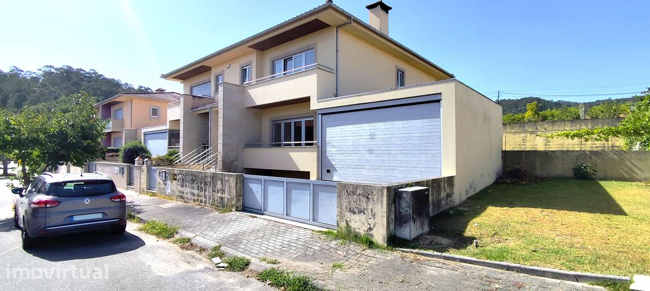 Moradia T3 geminada em Figueiredo (Amares) - Grande imagem: 2/22