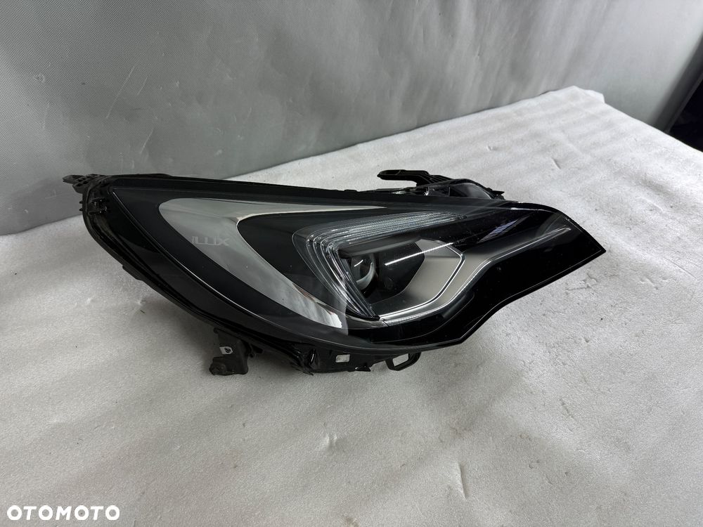 Reflektor Przód strona prawa Opel Astra K V 5 39077807 LUX - 2