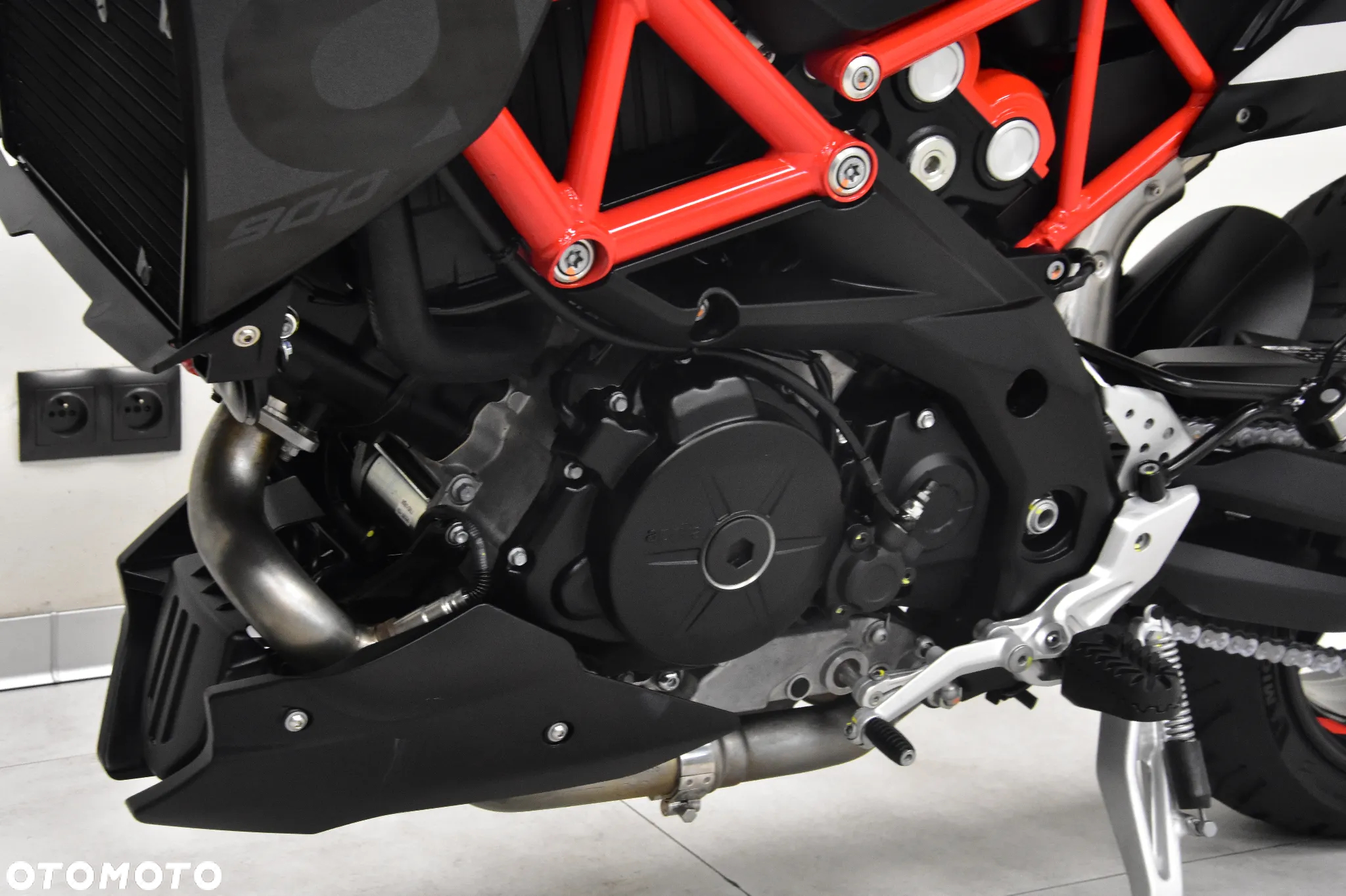 Aprilia Dorsoduro - 23