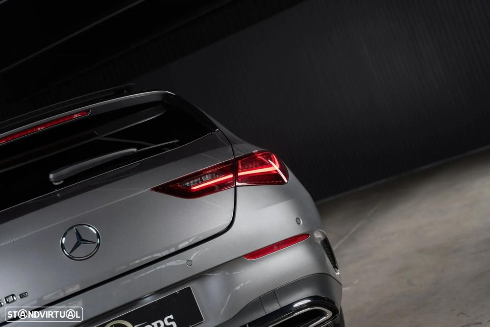 Mercedes-Benz CLA 250 e Shooting Brake AMG Line - 12