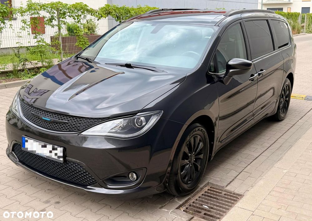 Chrysler Pacifica - 4