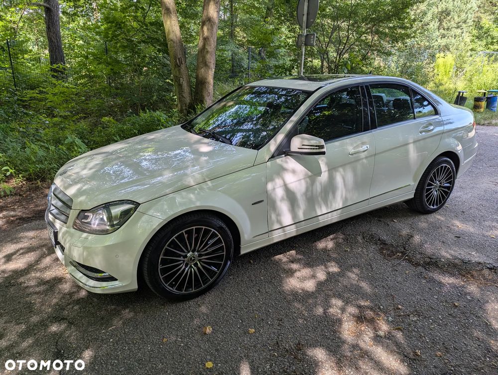 Mercedes-Benz Klasa C 200 CGI BlueEff Avantgarde - 16