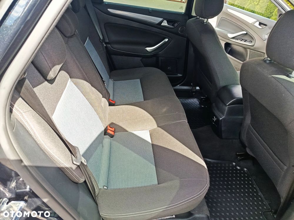 Ford Mondeo 2.0 TDCi Champions Edition - 32