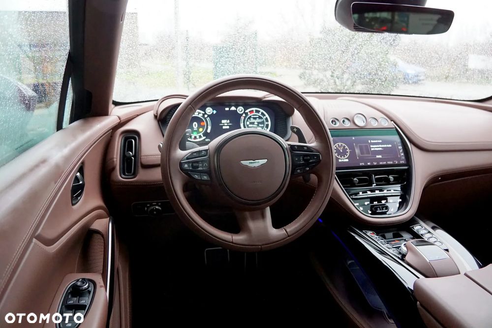 Aston Martin DBX - 27