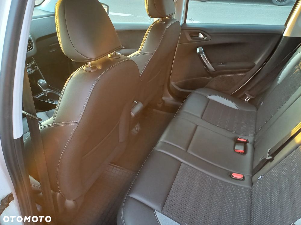 Peugeot 2008 1.2 Pure Tech Allure S&S EAT6 - 28