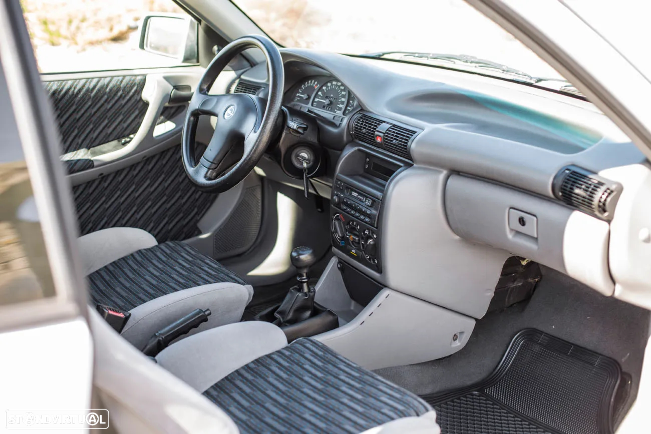 Opel Astra 1.6i GT - 27