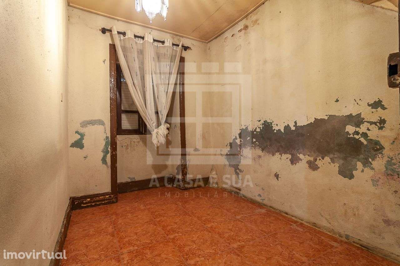Moradia independente para reconstrução em Rio Meão - Grande imagem: 3/12