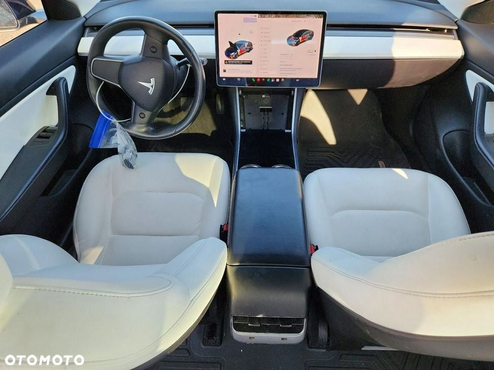 Tesla Model 3 - 8