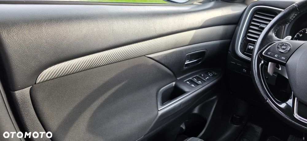 Mitsubishi Outlander 2.0 Instyle Navi 4WD CVT - 14