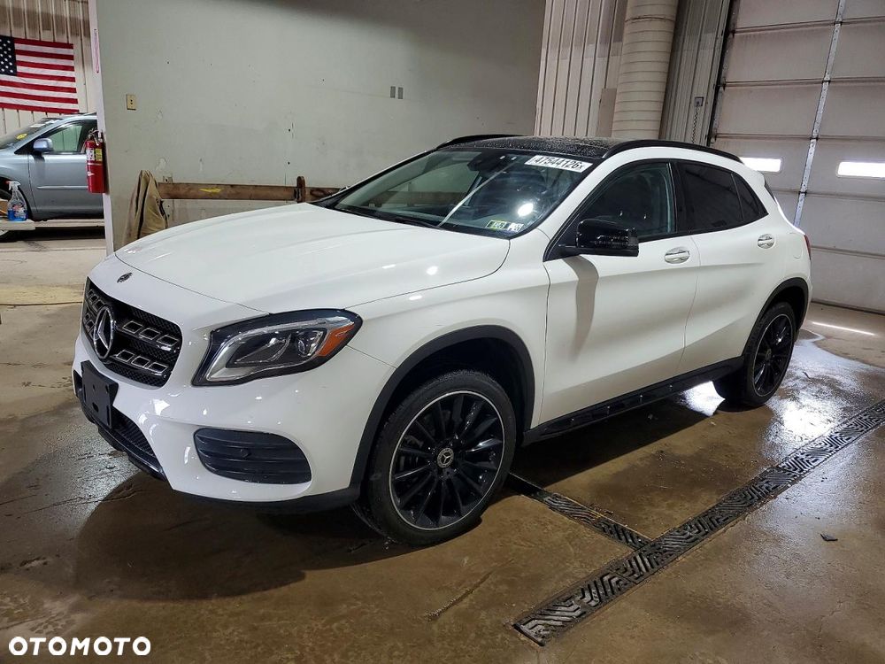 Mercedes-Benz GLA 250 4Matic 7G-DCT - 8
