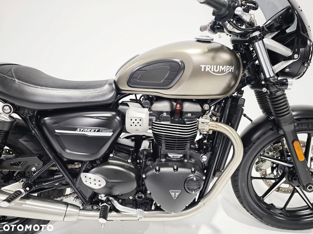 Triumph Bonneville - 11