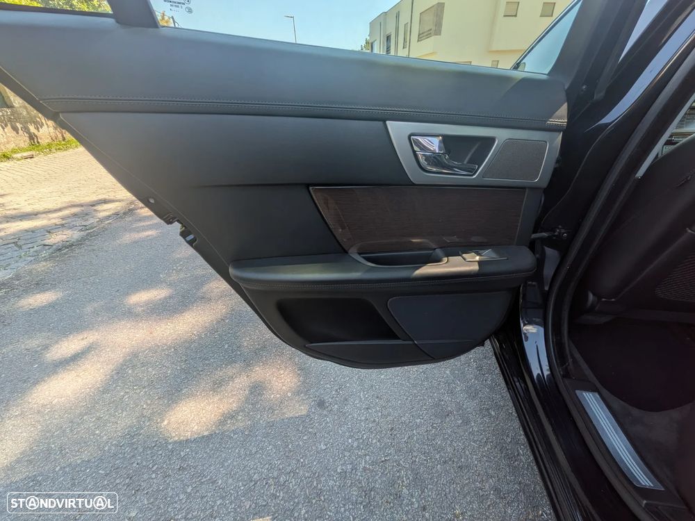 Jaguar XF 2.7 D V6 Premium Luxury - 11