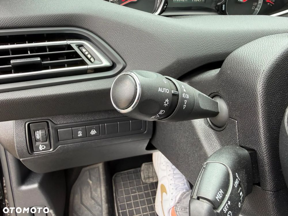 Peugeot 308 BlueHDi FAP 120 EAT6 Stop & Start Allure - 23