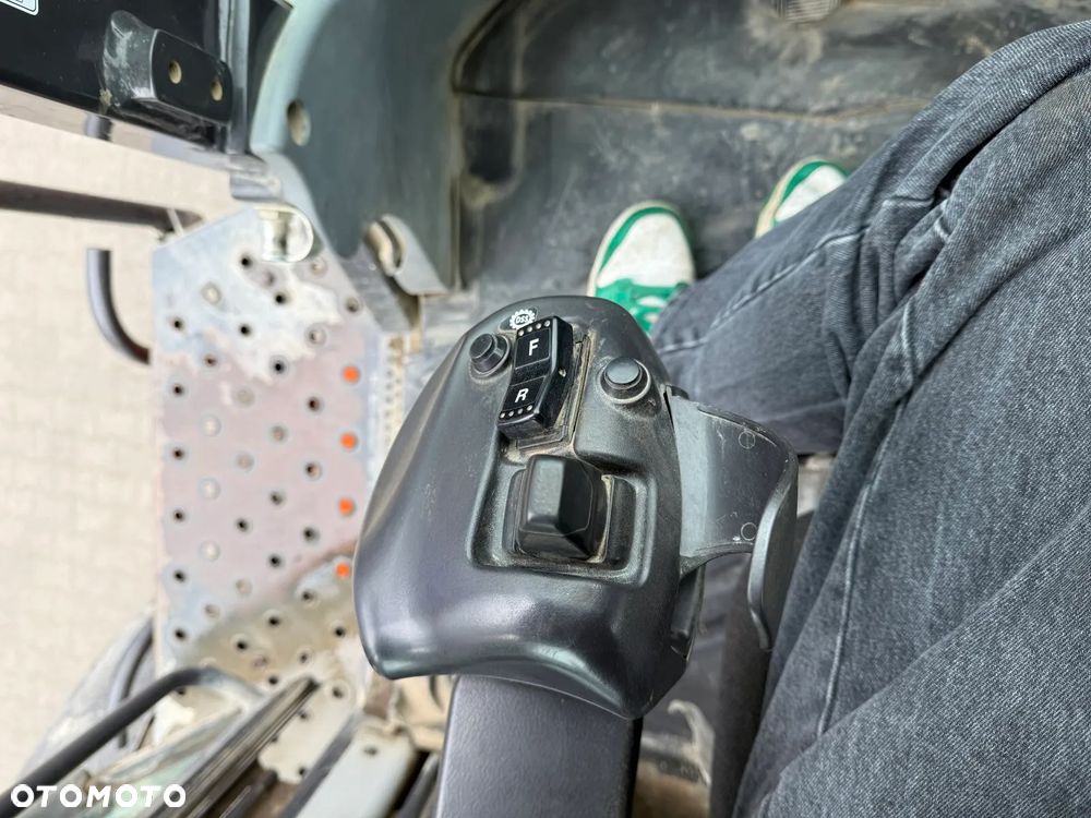 Hitachi ZW310-6 - 16