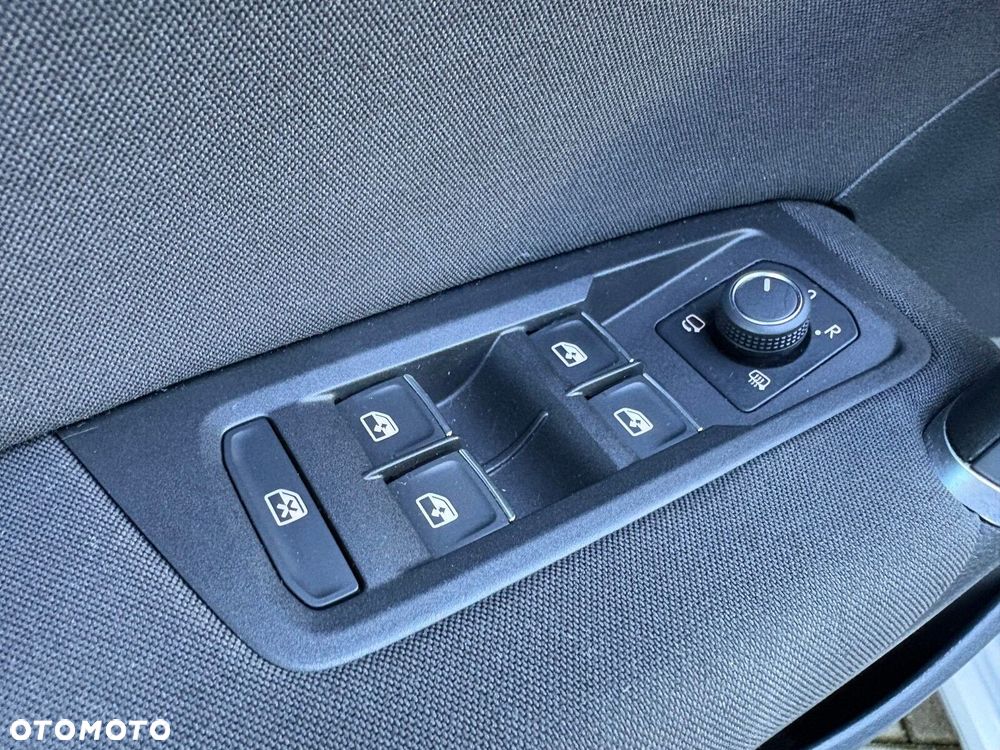 Volkswagen Touran - 22