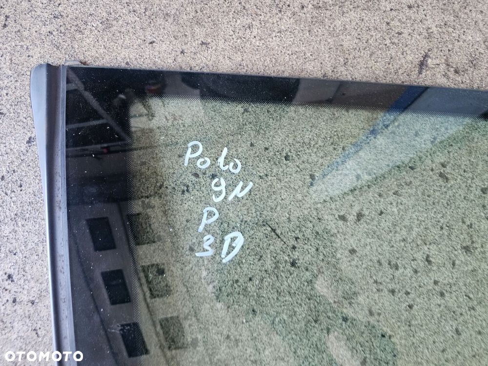 Szyba karoseryjna prawa tył Volkswagen Polo 9N 3D - 2