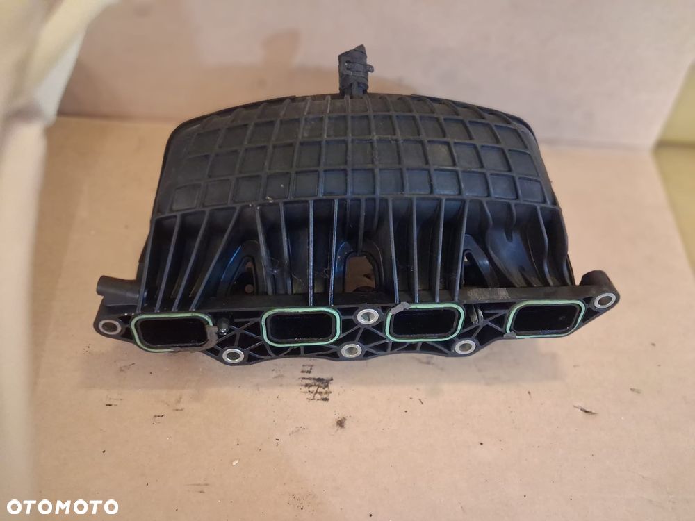 Kolektor ssący VW GOLF TIGUAN    03C129711Q   OE - 1