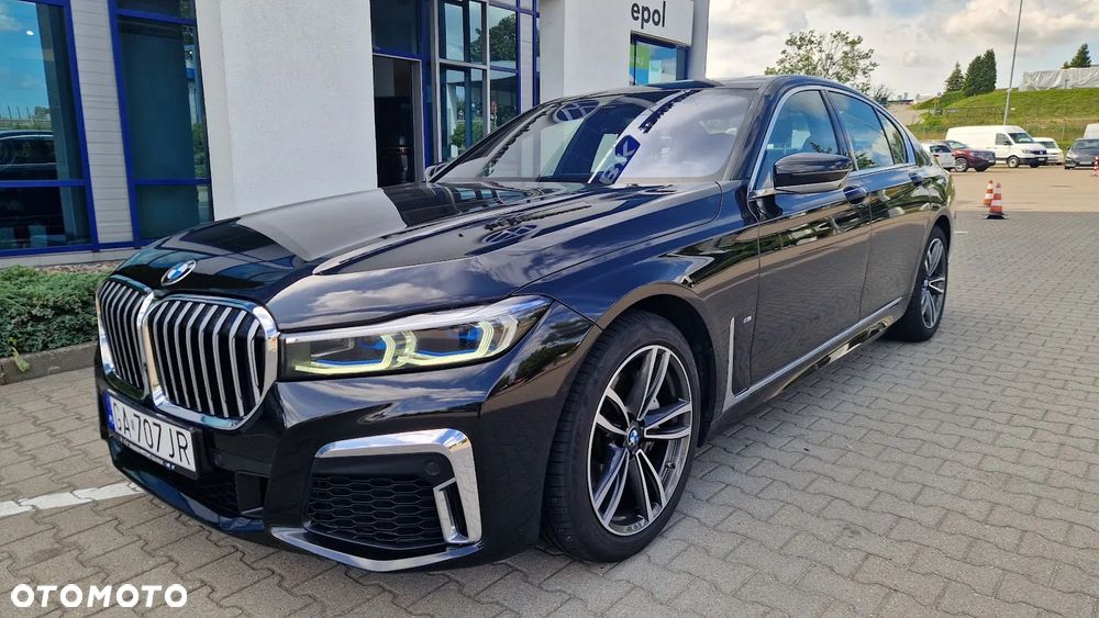 BMW Seria 7 730d xDrive mHEV - 32