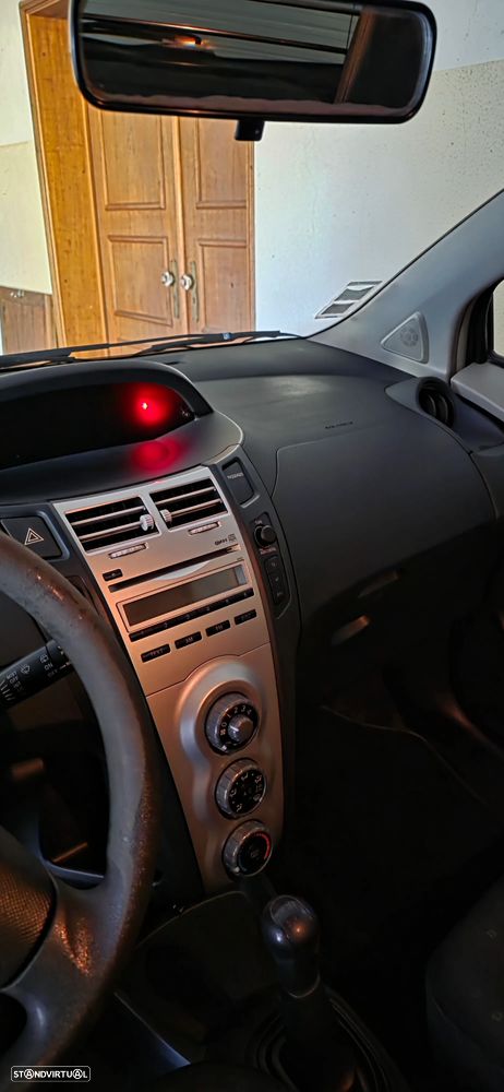 Toyota Yaris 1.4 D-4D AC Manual - 17