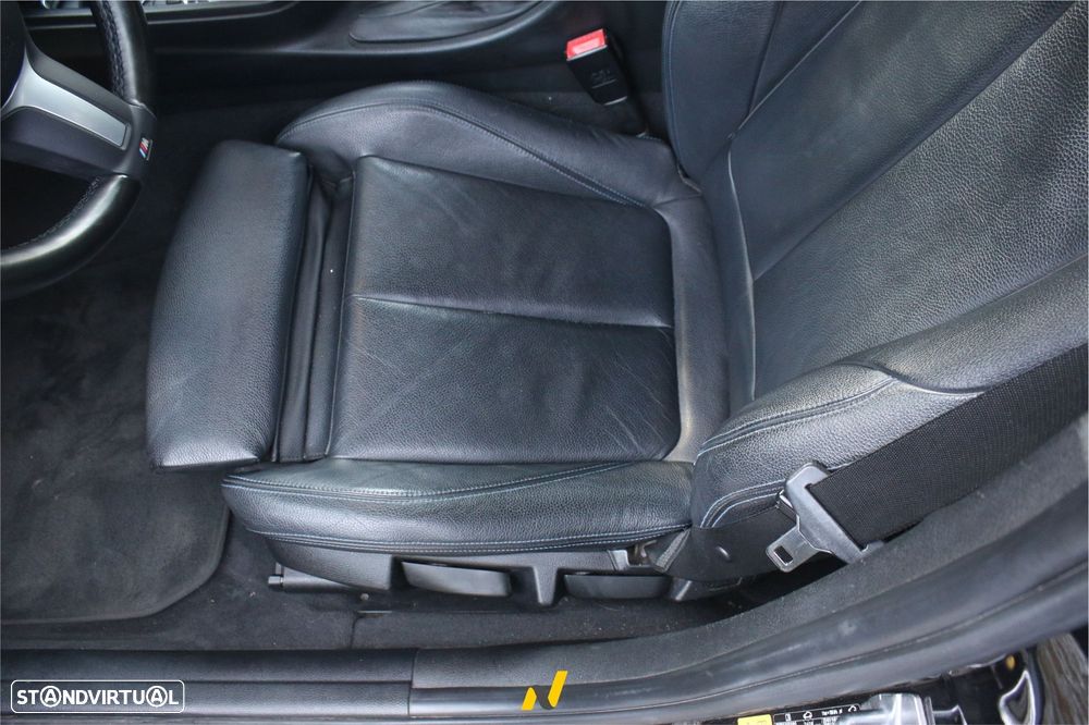 BMW 330 i Pack M - 13