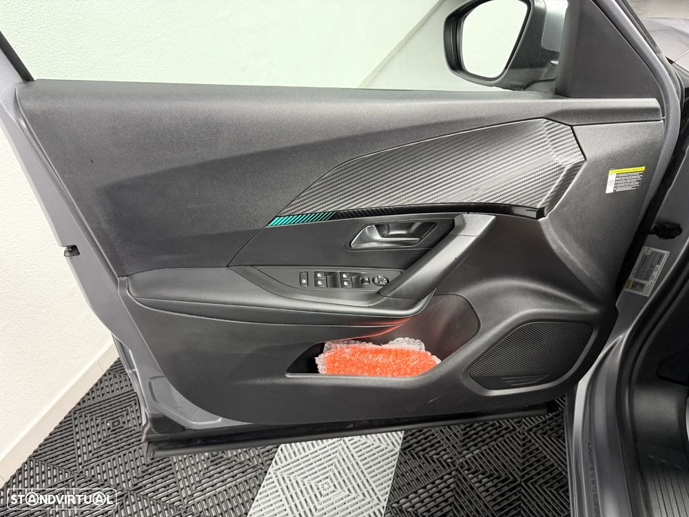 Peugeot e-2008 Allure - 21