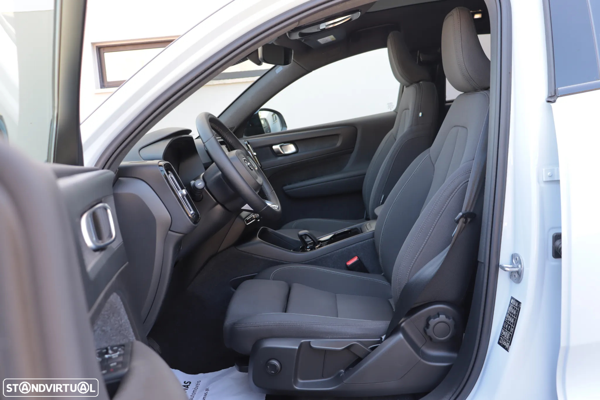 Volvo C40 Recharge Core - 11