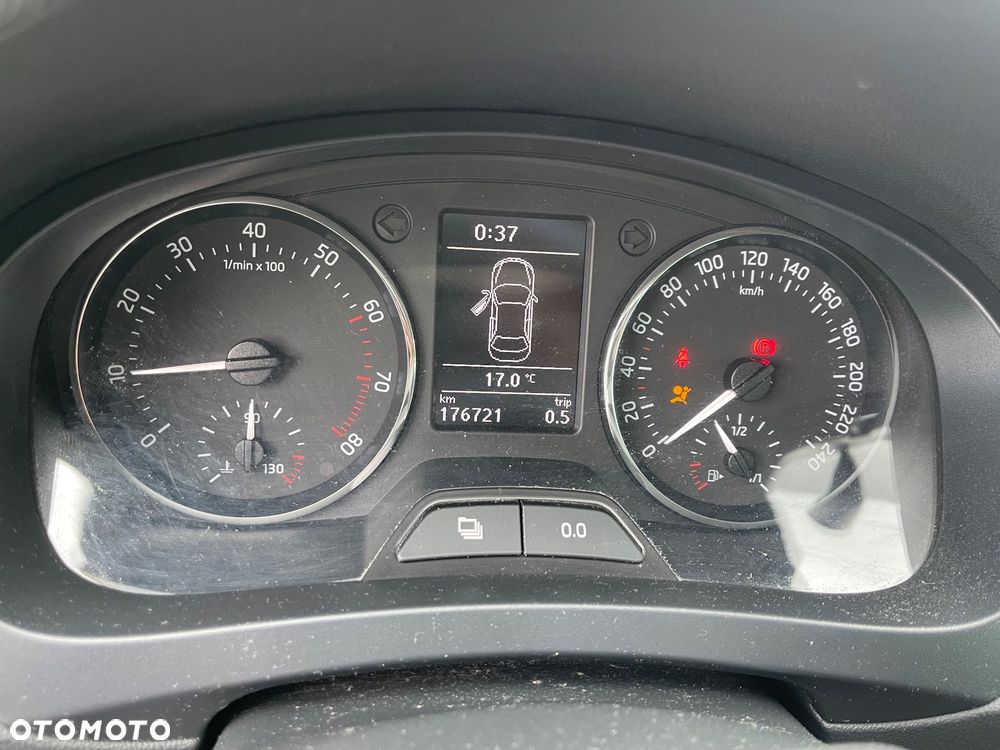 Skoda RAPID 1.2 TSI Active - 16