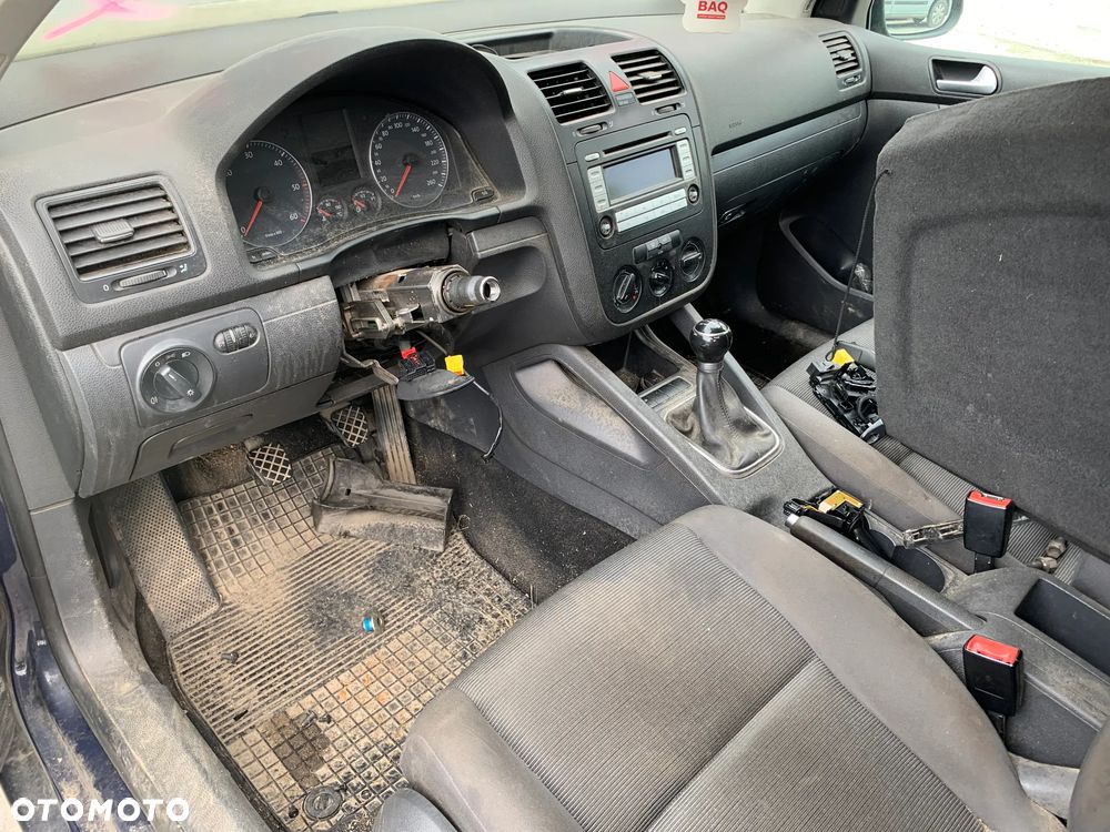 VOLKSWAGEN VW GOLF 5 2006 *SAMOCHÓD NA CZĘŚCI* MASKA, LAMPA, DRZWI, LUSTERKO, ZDERZAK, GRILL, BŁOTNIK, KLAPA, BELKA, DESKA, FOTELE, KANAPA, ĆWIARTKA KIEROWNICA, TARCZE, ZACISKI, ZAWIESZENIE, KOMPLETNY PRZÓD, KOMPLETNY TYŁ, LICZNIK, ZEGARY, PRAWE LEWE PRZÓD TYŁ - 5