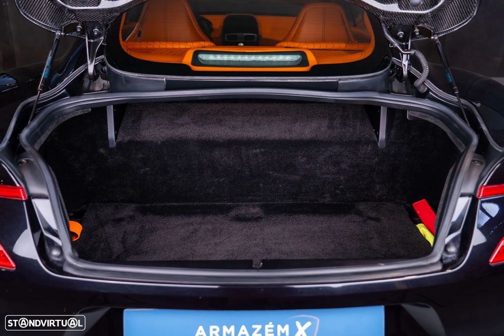 Aston Martin Vanquish 5.9 V12 - 8
