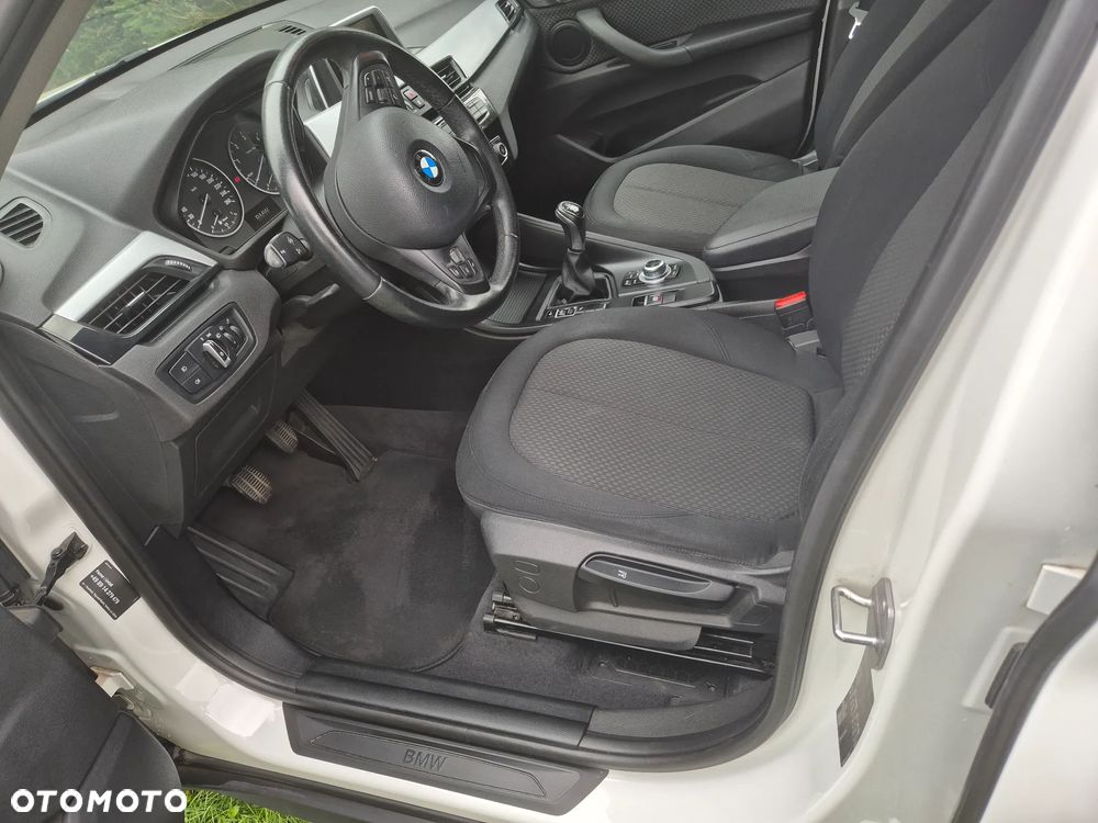 BMW X1 sDrive18d xLine - 17