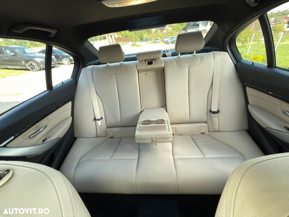 BMW Seria 3 320i Aut. M Sport - 11