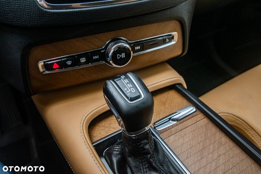Volvo XC 90 - 25
