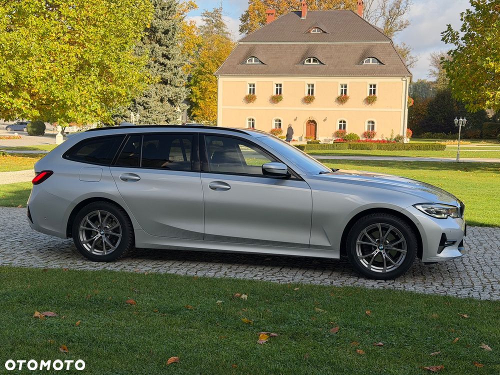 BMW 3 Series 2021 photo 2