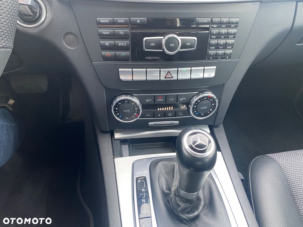 Mercedes-Benz Klasa C 180 CGI Automatik BlueEFFICIENCY Avantgarde - 31