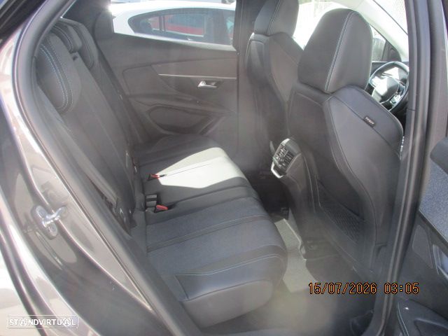Peugeot 3008 1.5 BlueHDi Active Pack — fotografia 9