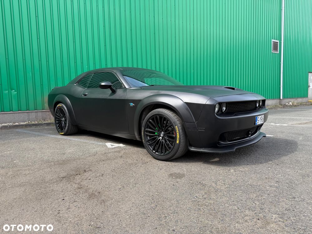 Dodge Challenger - 2