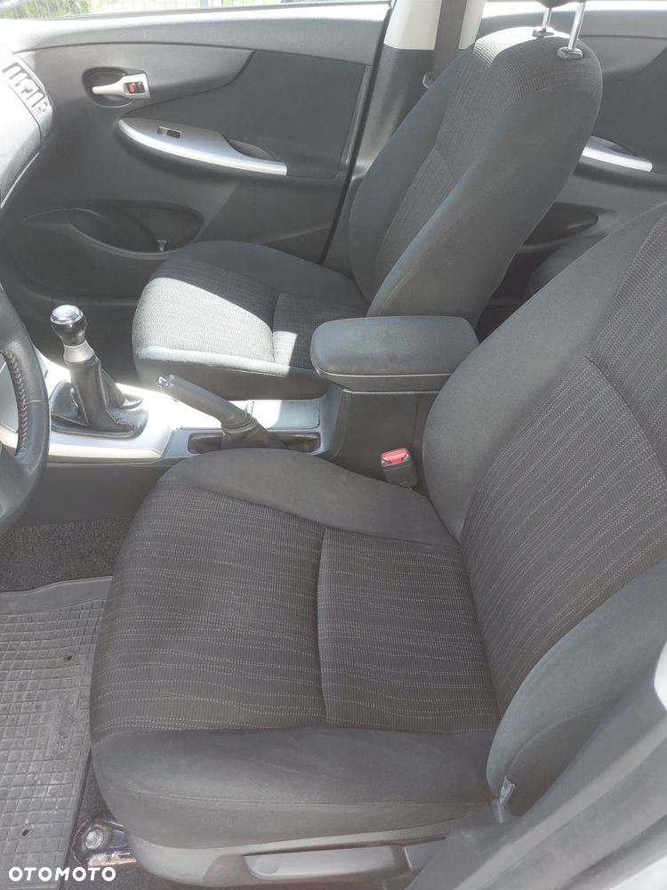 Toyota Corolla 1.6 VVT-i Luna - 6