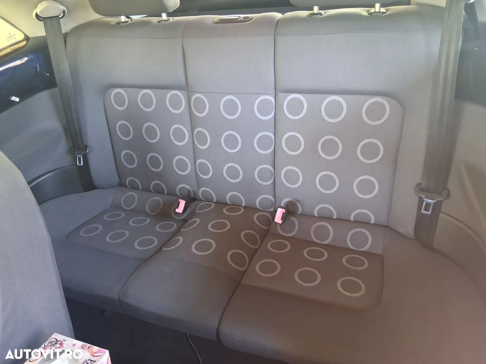 Volkswagen New Beetle - 8