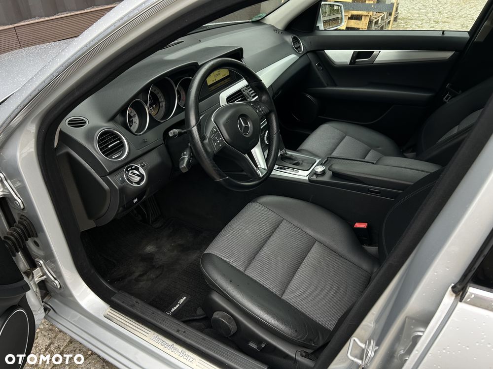 Mercedes-Benz Klasa C 180 BlueEFFICIENCY 7G-TRONIC Avantgarde - 16