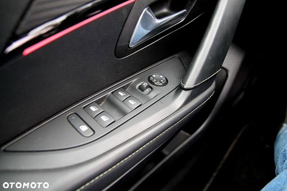 Peugeot 208 1.2 PureTech GT Pack S&S EAT8 - 26