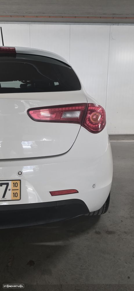 Alfa Romeo Giulietta 1.6 JTDm Exclusive - 27