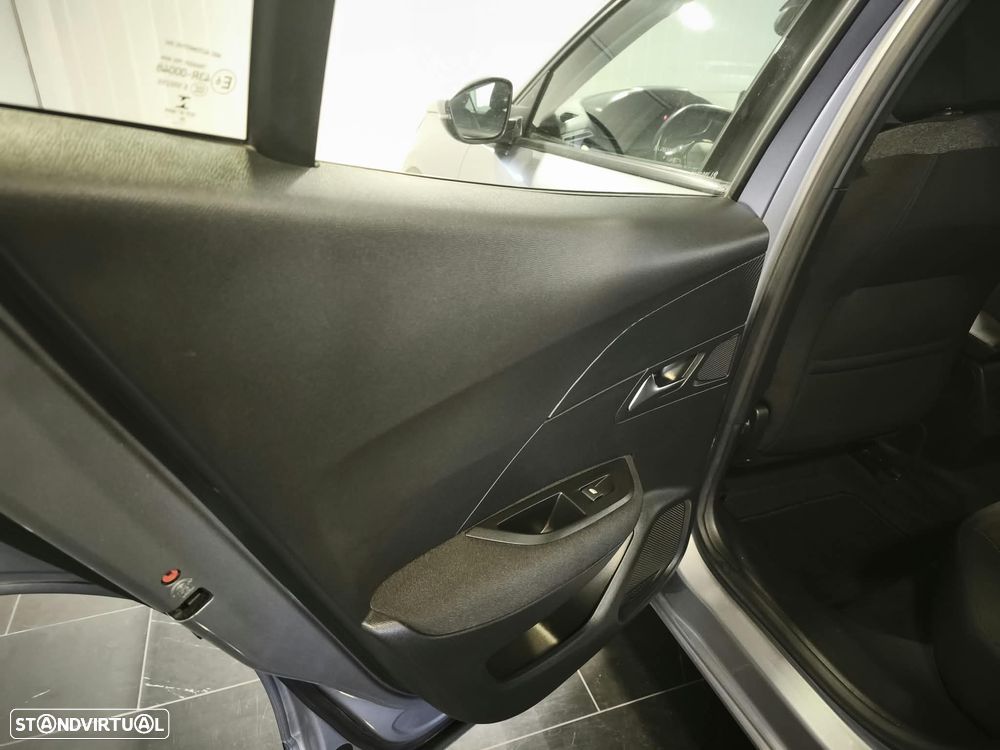 Peugeot e-2008 - 12