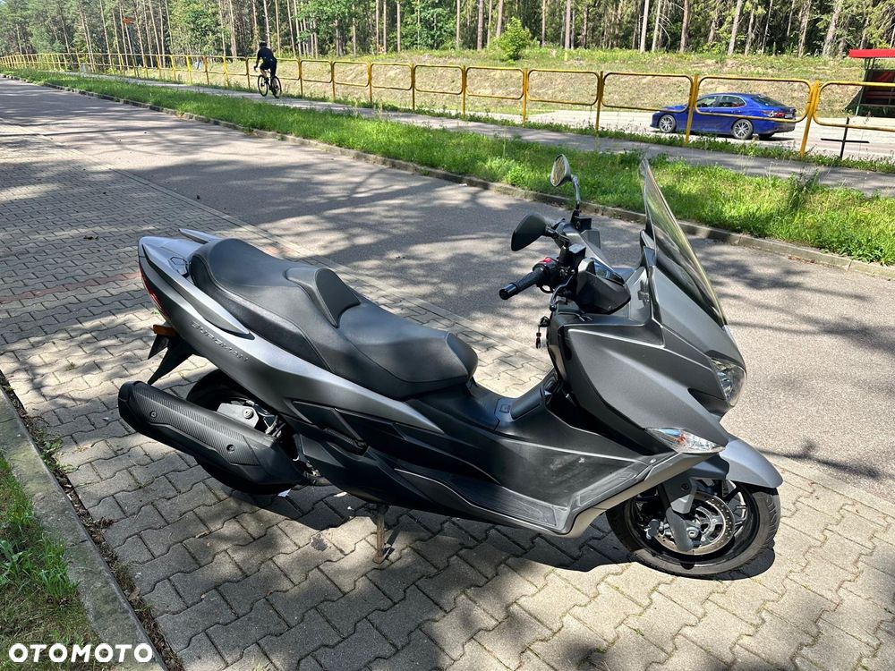 Suzuki Burgman - 9