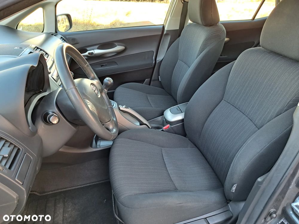 Toyota Auris - 16