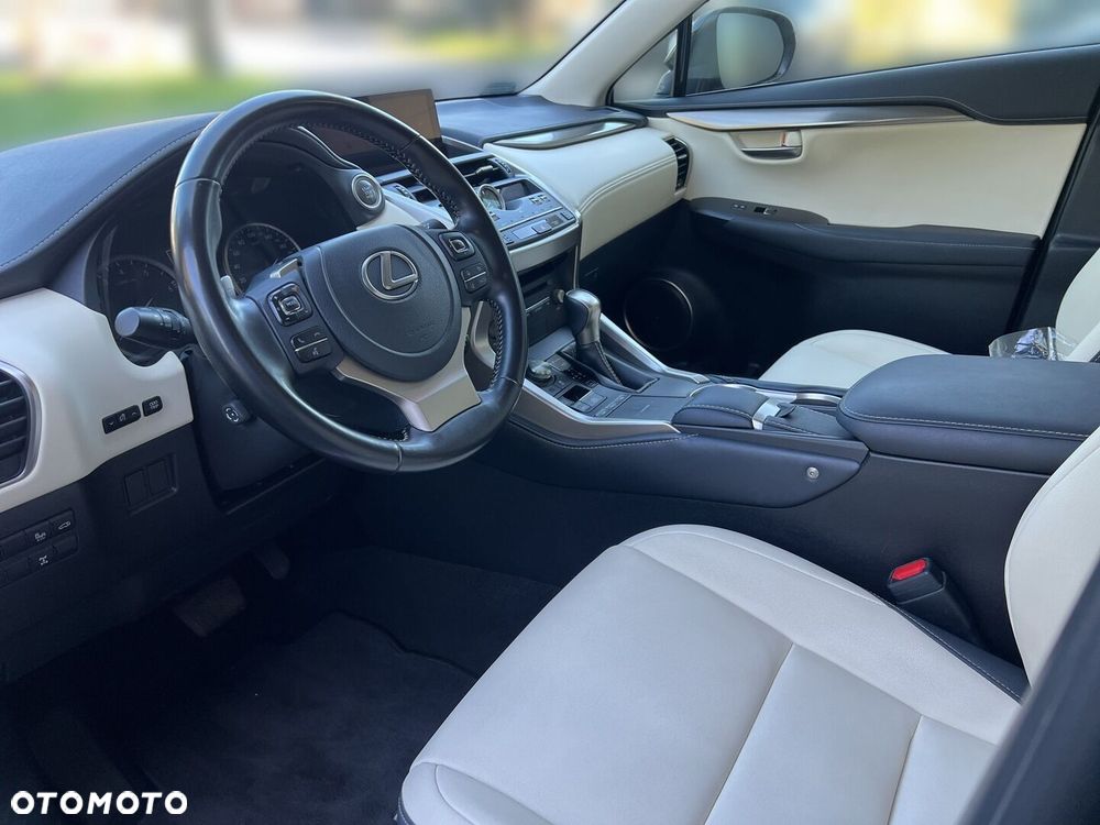 Lexus NX 300 F Impression AWD - 3