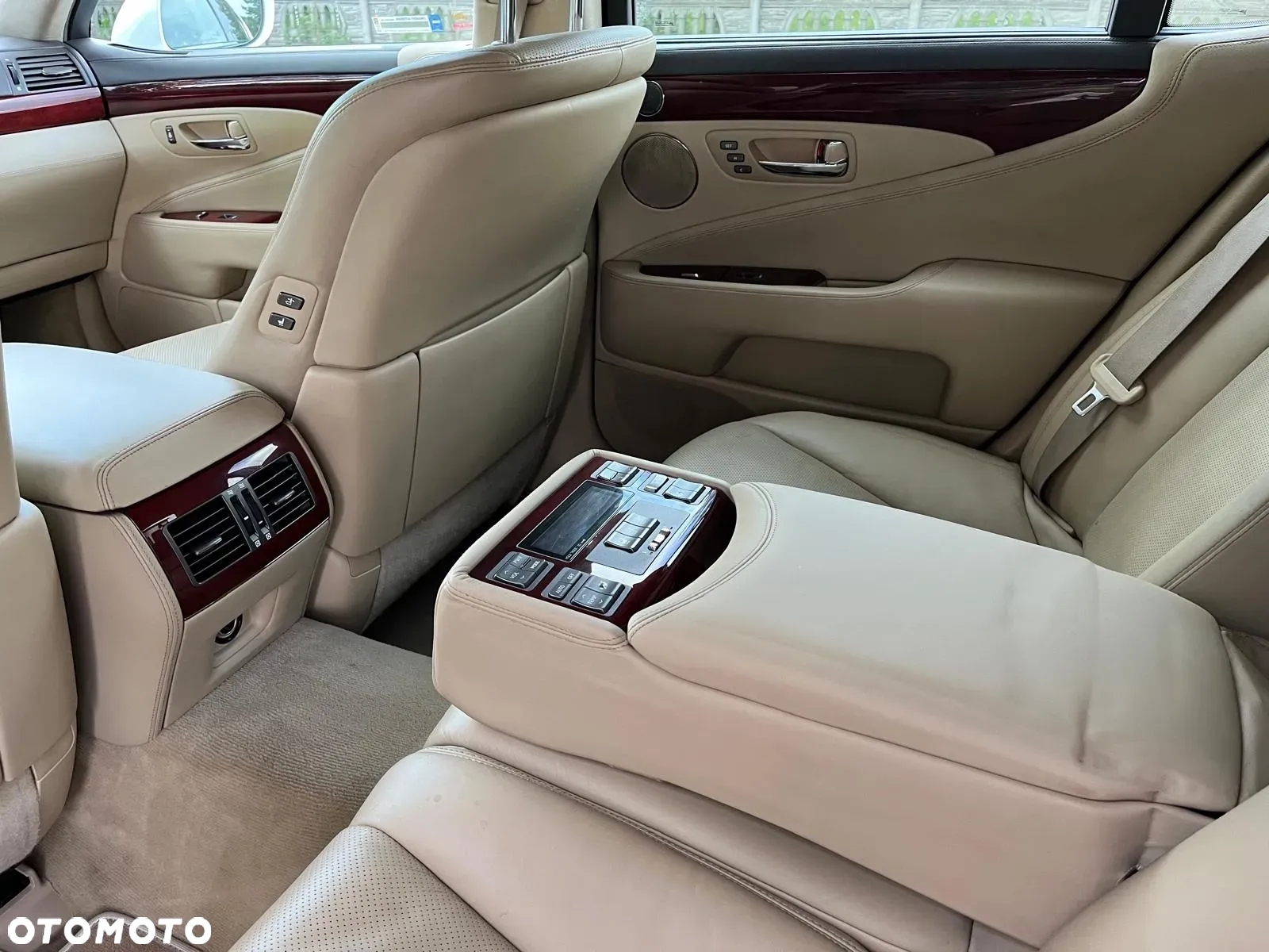 Lexus LS 600h Elegance - 11
